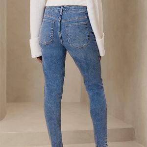 Banana Republic Mid-rise skinny jean, medium wash size 32/14 Tall
